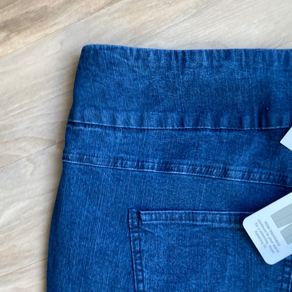 Ruby Rd. Jean Short pull on indigo denim with slimming contour waistband 24W - Picture 11 of 16